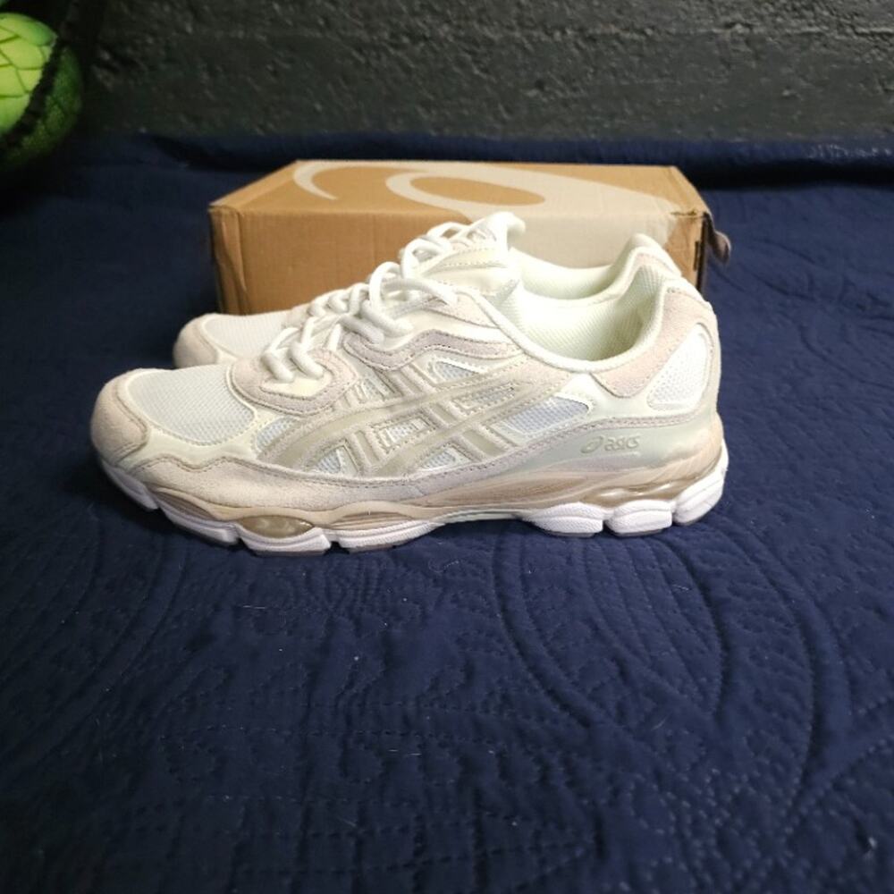 Asics Gel NYC Tan Beige Suede Lifestyle Sneakers Size 11 Like New - Picture 6 of 8
